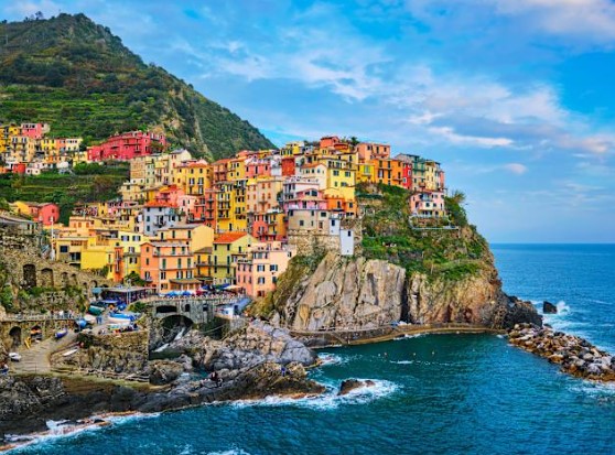 Cinque Terre, Italy – The Colorful Coastline of Dreams